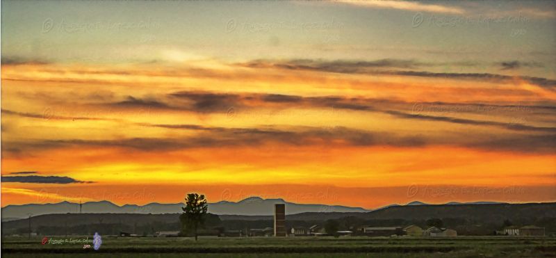 Atardecer de Junio sobre Villarnera de la Vega.jpg